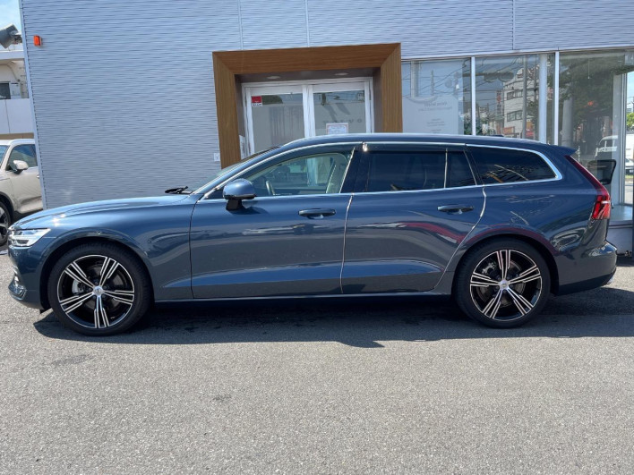 2021 Volvo V60 5AA-ZB420TM (UW-6a24e1ae4e5e8)[9]