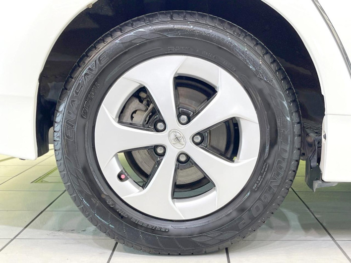 2013 Toyota Prius DAA-ZVW30 (UW-6a24e1c4c05f4)[19]