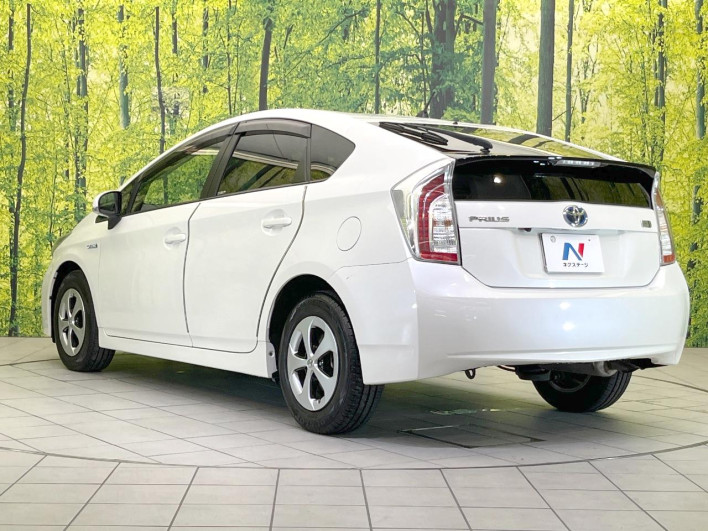 2013 Toyota Prius DAA-ZVW30 (UW-6a24e1c4c05f4)[11]