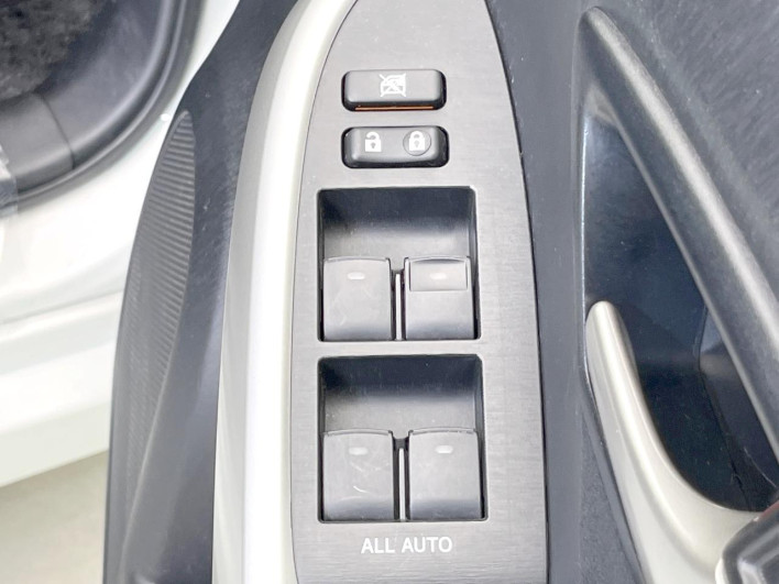 2013 Toyota Prius DAA-ZVW30 (UW-6a24e1c4c05f4)[29]