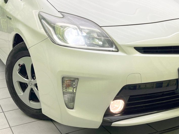 2013 Toyota Prius DAA-ZVW30 (UW-6a24e1c4c05f4)[13]