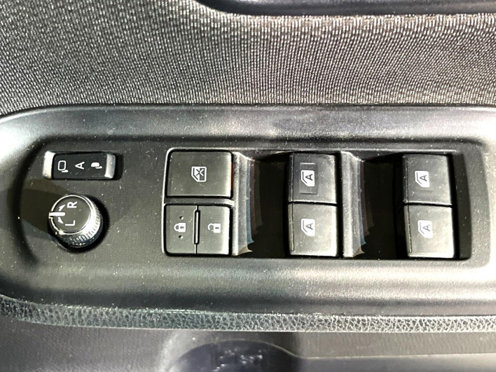 2017 Toyota Noah DAA-ZWR80G (UW-6a24e1d4a7fa6)[10]