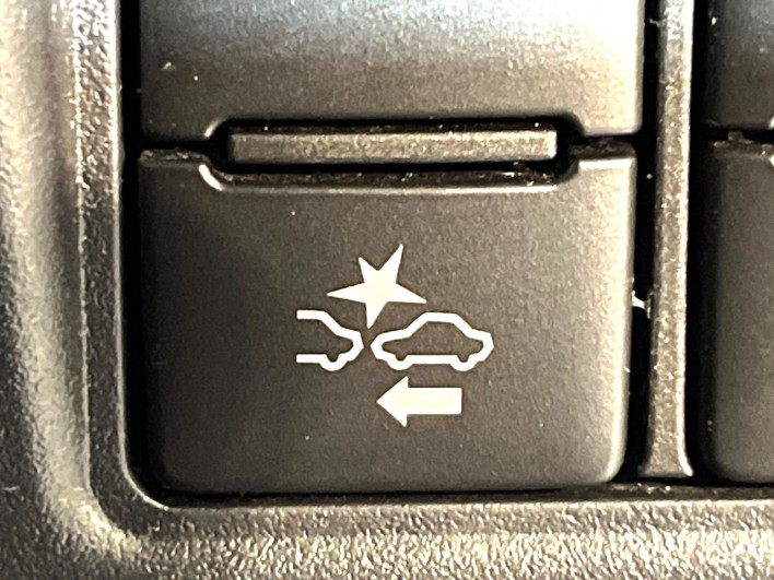 2017 Toyota Noah DAA-ZWR80G (UW-6a24e1d4a7fa6)[16]