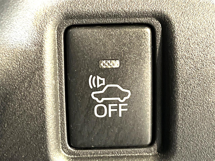 2017 Toyota Noah DAA-ZWR80G (UW-6a24e1d4a7fa6)[11]