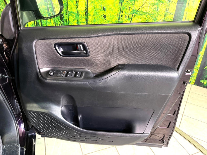 2017 Toyota Noah DAA-ZWR80G (UW-6a24e1d4a7fa6)[9]