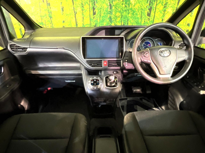 2017 Toyota Noah DAA-ZWR80G (UW-6a24e1d4a7fa6)[5]