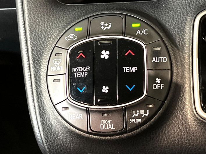 2017 Toyota Noah DAA-ZWR80G (UW-6a24e1d4a7fa6)[20]