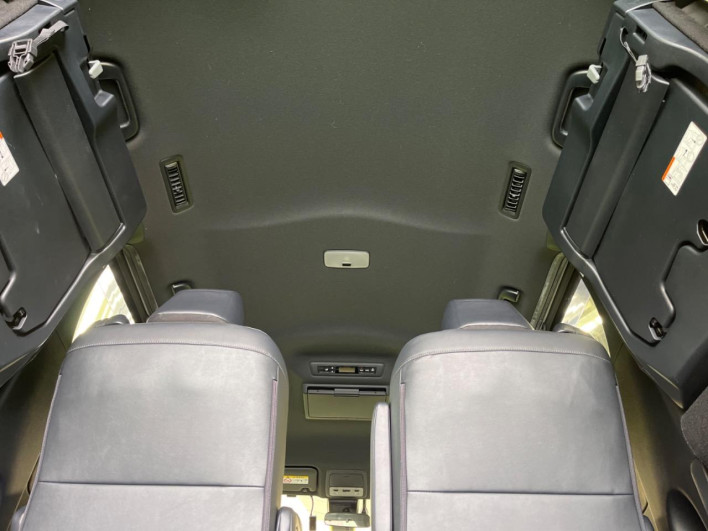 2018 Toyota Noah DAA-ZWR80W (UW-6a24e1d547a7d)[25]