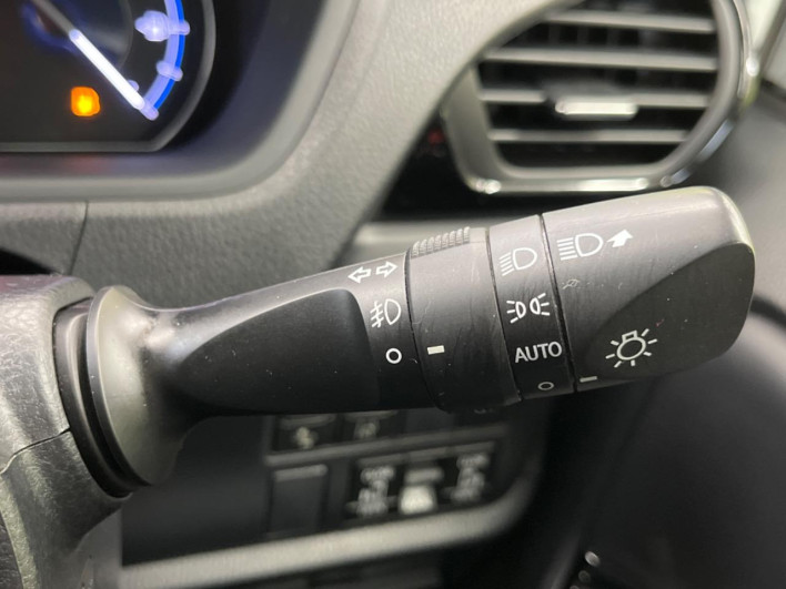 2018 Toyota Noah DAA-ZWR80W (UW-6a24e1d547a7d)[10]