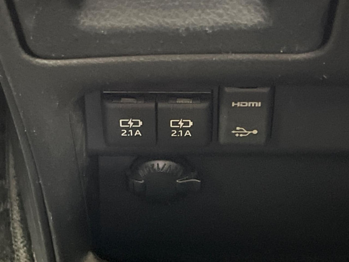 2018 Toyota Noah DAA-ZWR80W (UW-6a24e1d547a7d)[20]