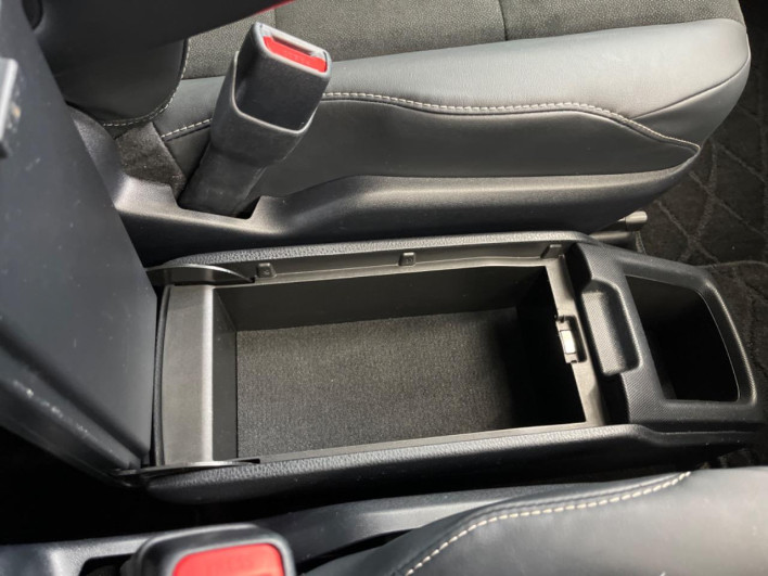 2018 Toyota Noah DAA-ZWR80W (UW-6a24e1d547a7d)[21]