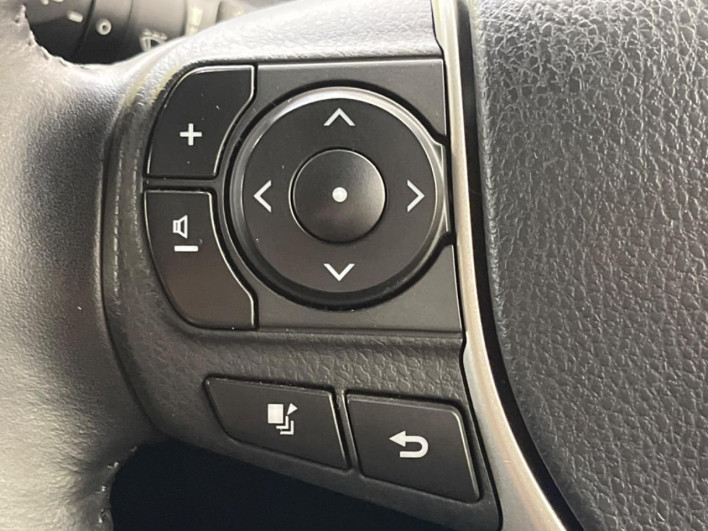 2018 Toyota Noah DAA-ZWR80W (UW-6a24e1d547a7d)[12]