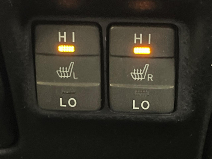 2018 Toyota Noah DAA-ZWR80W (UW-6a24e1d547a7d)[19]