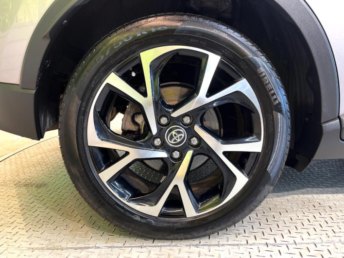 2018 Toyota C-HR DAA-ZYX10 (UW-6a24e1e224227)[27]