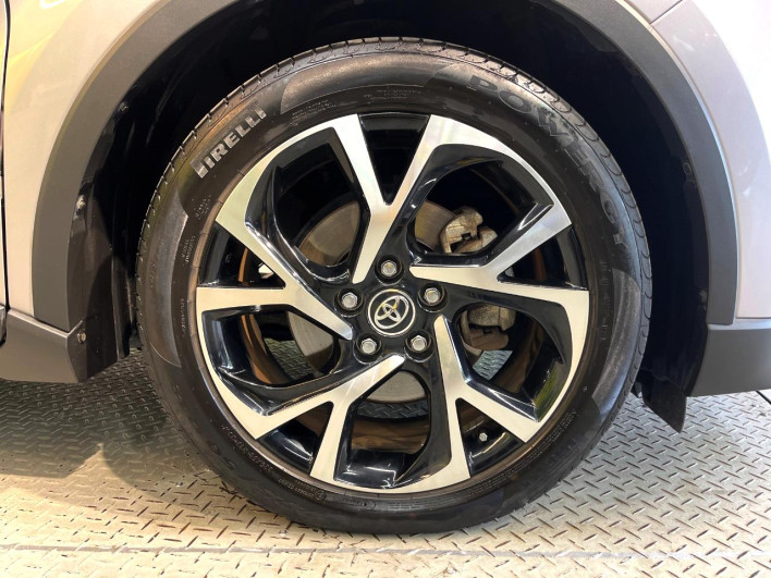 2018 Toyota C-HR DAA-ZYX10 (UW-6a24e1e224227)[25]
