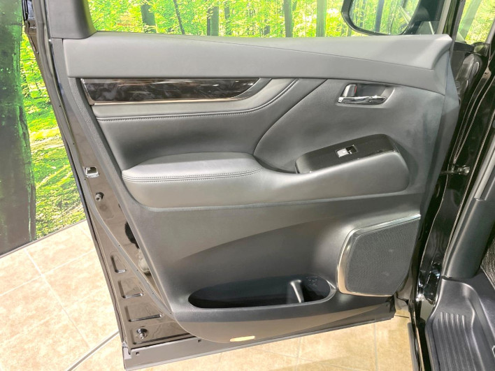 2020 Toyota Vellfire 3BA-AGH30W (UW-6a2631506bf2d)[29]