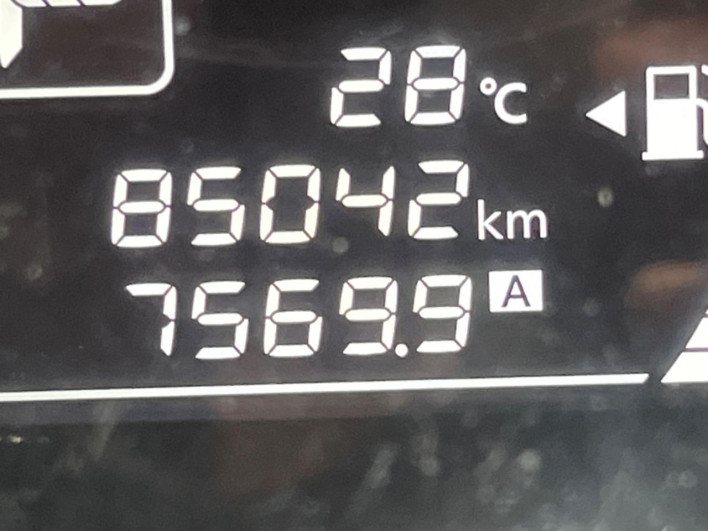 2014 Nissan Note DBA-E12 (UW-6a2631a3e365d)[2]
