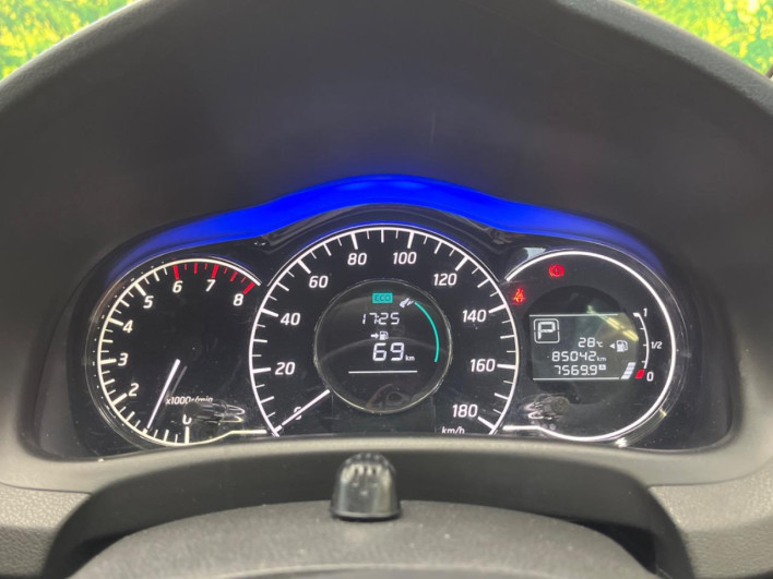 2014 Nissan Note DBA-E12 (UW-6a2631a3e365d)[17]
