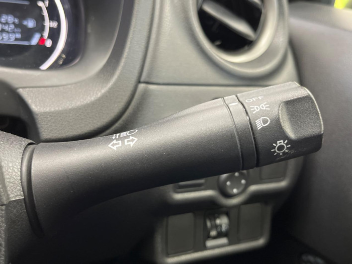 2014 Nissan Note DBA-E12 (UW-6a2631a3e365d)[14]