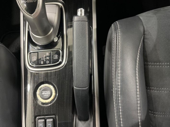2016 Mitsubishi OUTLANDER PHEV DLA-GG2W (UW-6a2631c19a290)[25]