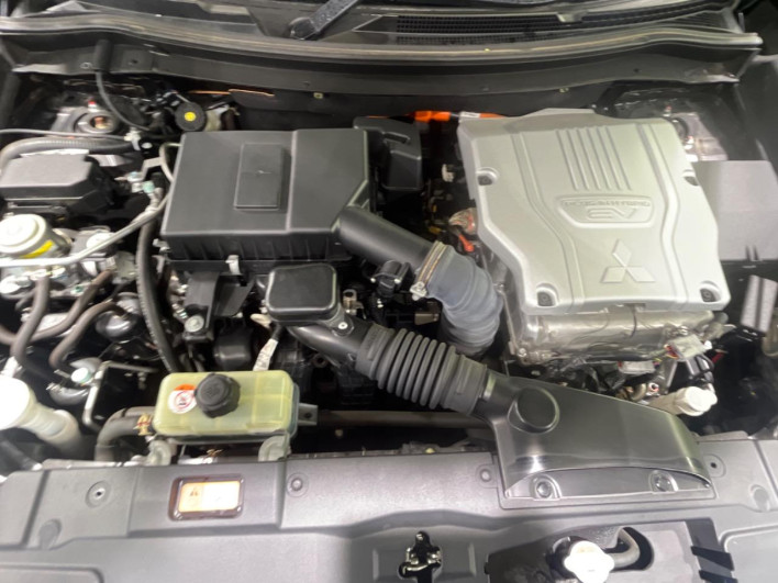 2016 Mitsubishi OUTLANDER PHEV DLA-GG2W (UW-6a2631c19a290)[4]