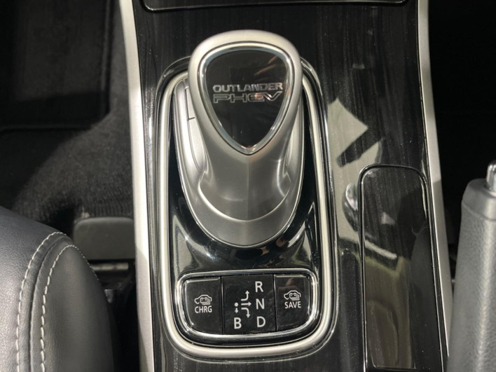 2016 Mitsubishi OUTLANDER PHEV DLA-GG2W (UW-6a2631c19a290)[26]