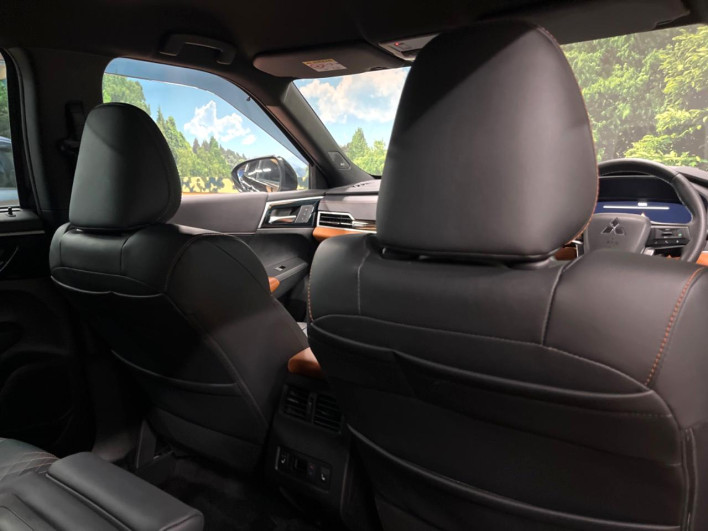 2022 Mitsubishi OUTLANDER PHEV 5LA-GN0W (UW-6a2631c4601a8)[22]