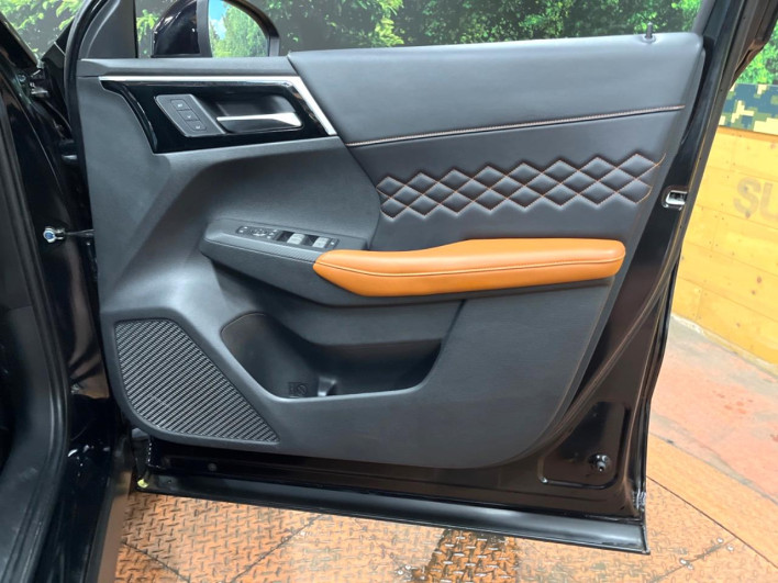 2022 Mitsubishi OUTLANDER PHEV 5LA-GN0W (UW-6a2631c4601a8)[18]