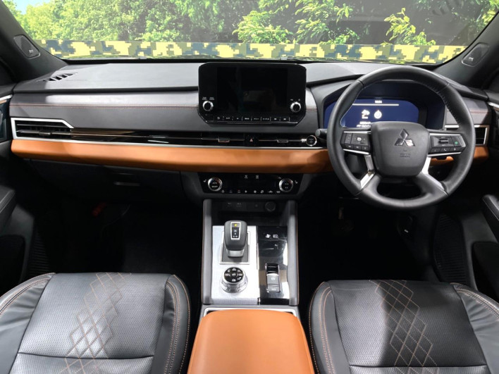 2022 Mitsubishi OUTLANDER PHEV 5LA-GN0W (UW-6a2631c4601a8)[24]