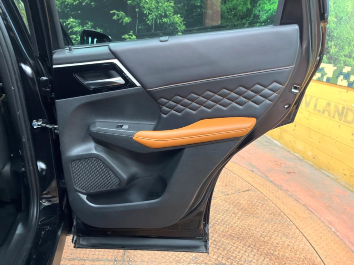 2022 Mitsubishi OUTLANDER PHEV 5LA-GN0W (UW-6a2631c4601a8)[19]