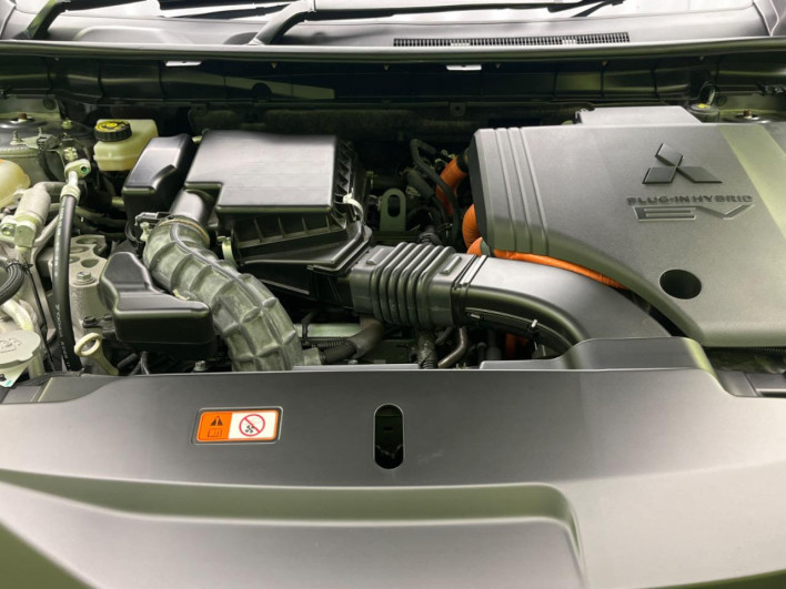 2022 Mitsubishi OUTLANDER PHEV 5LA-GN0W (UW-6a2631c47af64)[4]