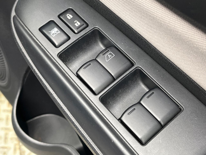 2019 Nissan Note DAA-HE12 (UW-6a2631d811660)[25]