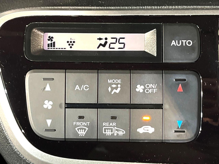 2015 Honda N-BOX CUSTOM DBA-JF2 (UW-6a2631f652087)[19]