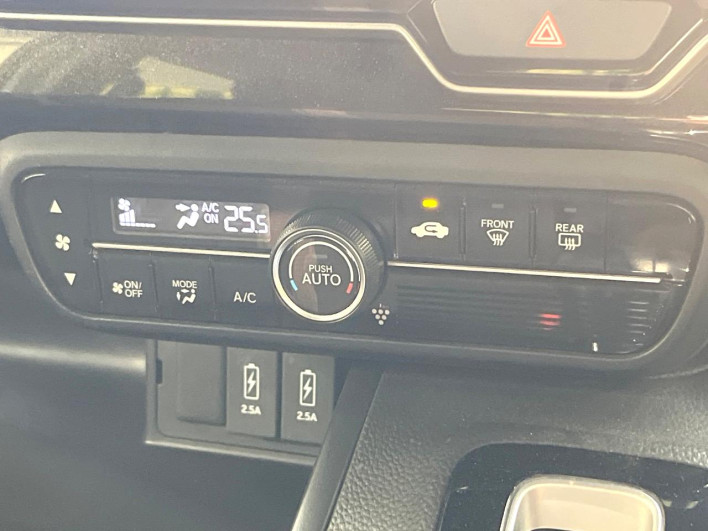 2017 Honda N-BOX CUSTOM DBA-JF3 (UW-6a2631f8a2679)[25]