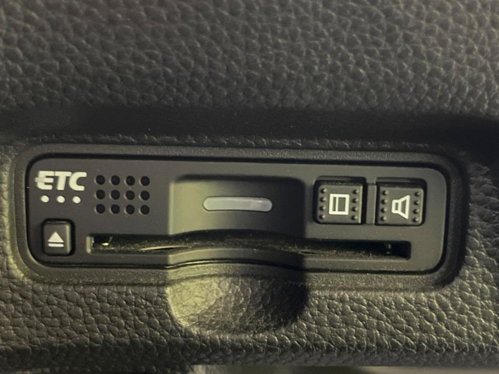 2017 Honda N-BOX CUSTOM DBA-JF3 (UW-6a2631f8a2679)[18]
