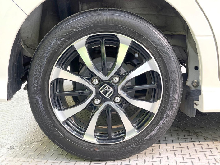 2017 Honda N-BOX CUSTOM DBA-JF3 (UW-6a2631f8a2679)[14]