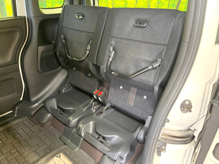 2017 Honda N-BOX CUSTOM DBA-JF3 (UW-6a2631f8a2679)[12]