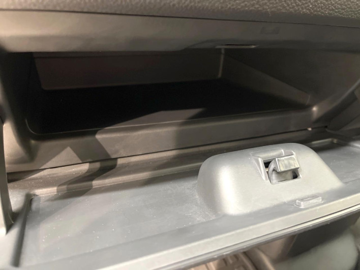 2017 Honda N-BOX CUSTOM DBA-JF3 (UW-6a2631f8a2679)[9]