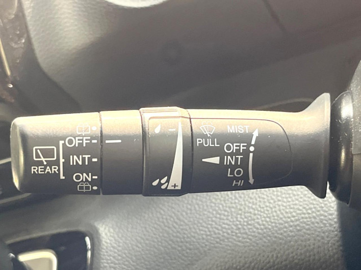2017 Honda N-BOX CUSTOM DBA-JF3 (UW-6a2631f8a2679)[29]