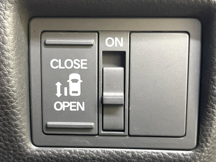 2017 Honda N-BOX CUSTOM DBA-JF3 (UW-6a2631f8a2679)[16]