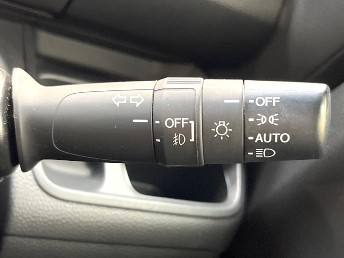 2017 Honda N-BOX CUSTOM DBA-JF3 (UW-6a2631f8a2679)[26]
