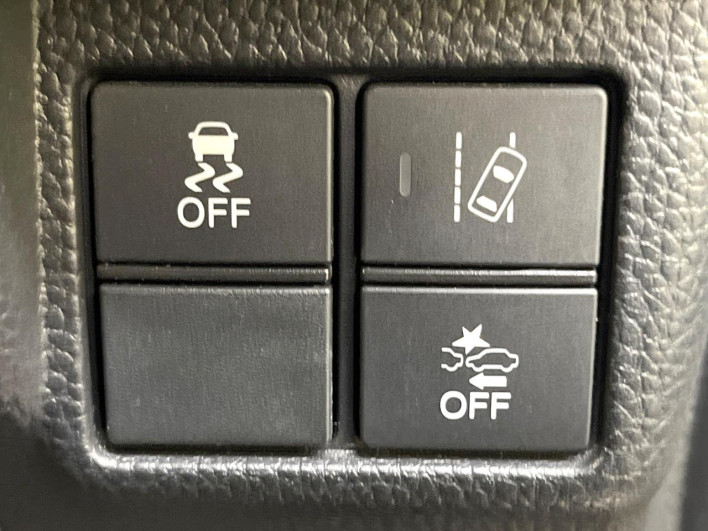 2017 Honda N-BOX CUSTOM DBA-JF3 (UW-6a2631f8a2679)[17]