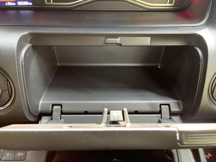 2018 Honda N-BOX CUSTOM DBA-JF3 (UW-6a2631f90841c)[25]