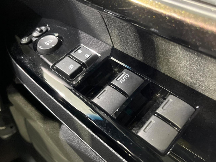 2019 Honda N-BOX CUSTOM 6BA-JF3 (UW-6a2631fb419b8)[29]