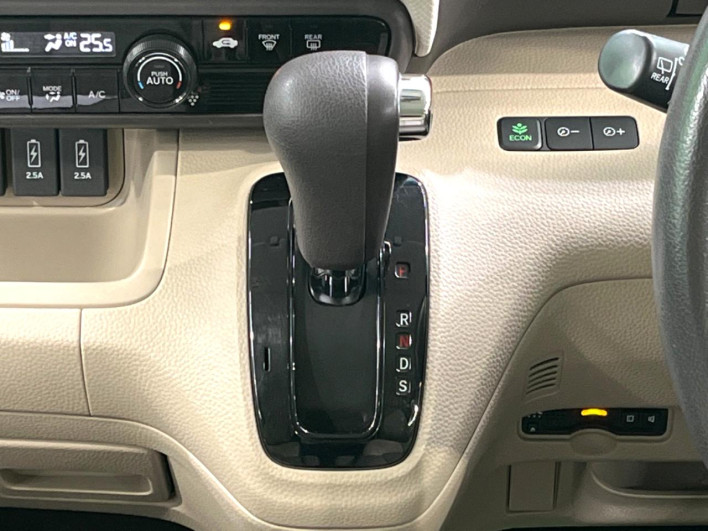 2018 Honda N-BOX DBA-JF3 (UW-6a2631fdc9b46)[19]