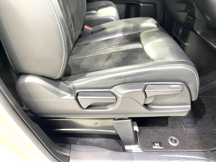 2022 Honda N-BOX CUSTOM 6BA-JF4 (UW-6a2632050a286)[14]