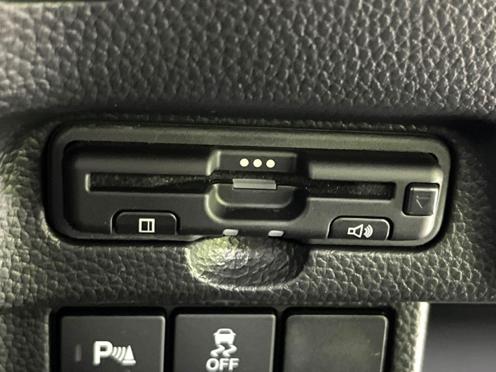2022 Honda N-BOX CUSTOM 6BA-JF4 (UW-6a2632050a286)[18]