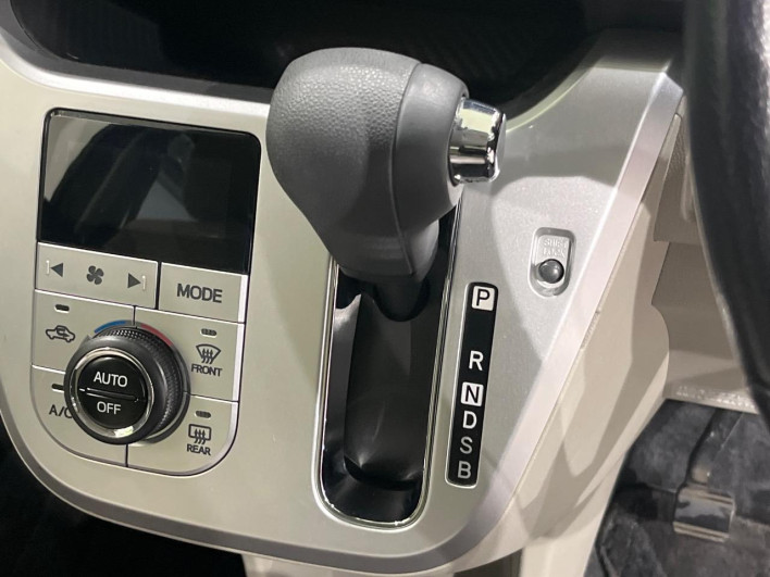 2016 Daihatsu Cast DBA-LA250S (UW-6a26322ed54c1)[22]
