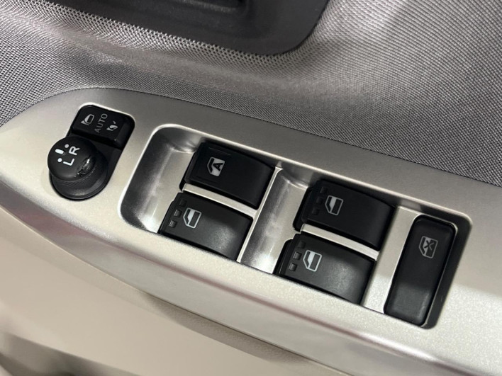 2016 Daihatsu Cast DBA-LA250S (UW-6a26322ed54c1)[16]