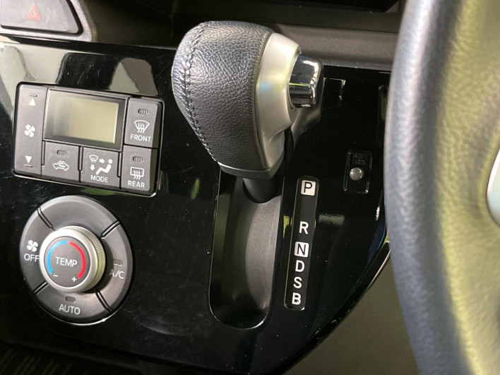 2017 Daihatsu Wake DBA-LA700S (UW-6a263243e6dbb)[14]